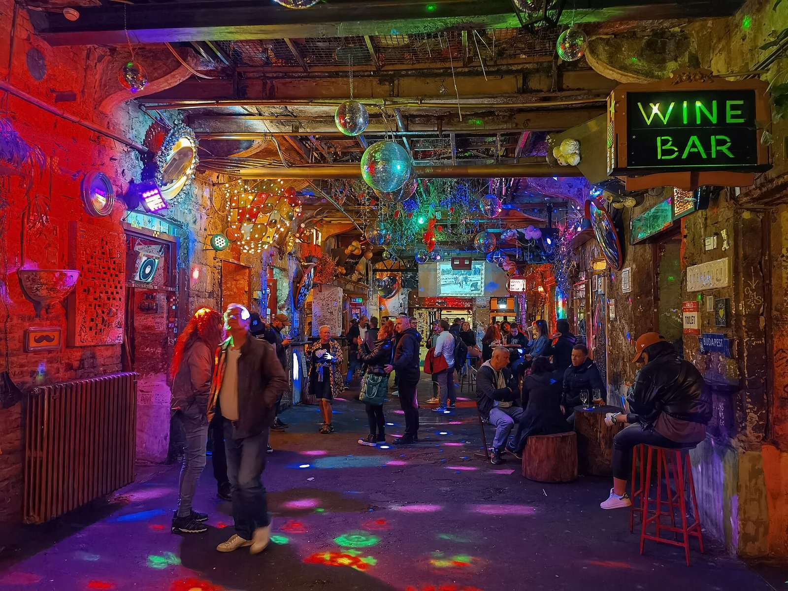 Szimpla Kert, bar de ruinas en Budapest
